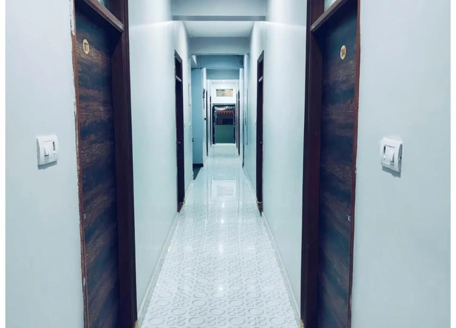 ****  Hotel Shree! Anand! Palace Near Banaras Railway Station - Offers Budget Rooms With Wi-Fi Facility - A Comfort Stay Guest House In Benares India