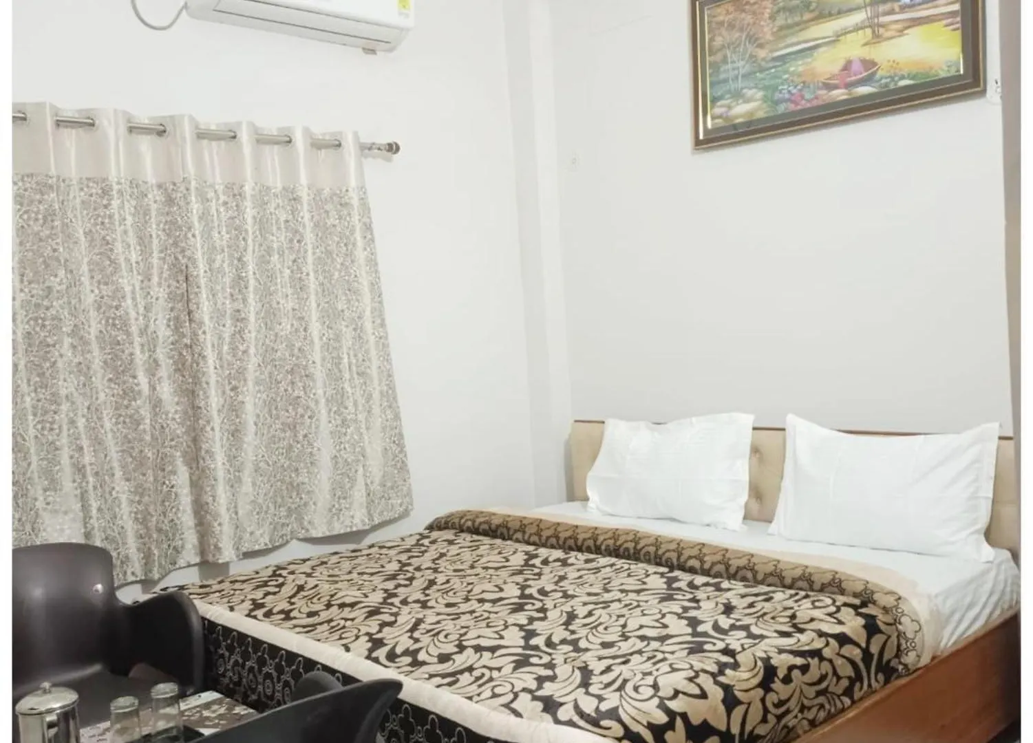 Hotel Shree! Anand! Palace Near Banaras Railway Station - Offers Budget Rooms With Wi-Fi Facility - A Comfort Stay Guest House In Benares India