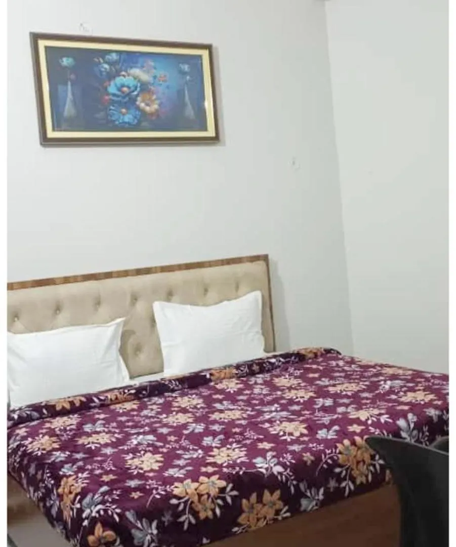 Hotel Shree! Anand! Palace Near Banaras Railway Station - Offers Budget Rooms With Wi-Fi Facility - A Comfort Stay Guest House In 瓦拉纳西