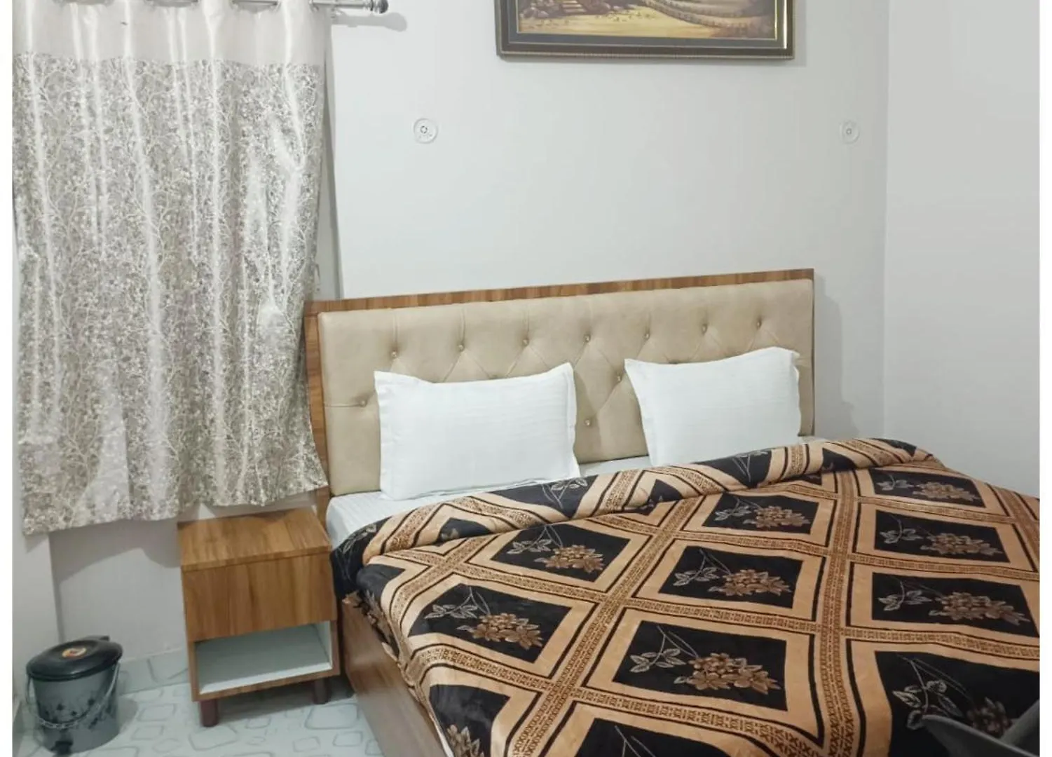 Hotel Shree! Anand! Palace Near Banaras Railway Station - Offers Budget Rooms With Wi-Fi Facility - A Comfort Stay Guest House In 瓦拉纳西 4*,
