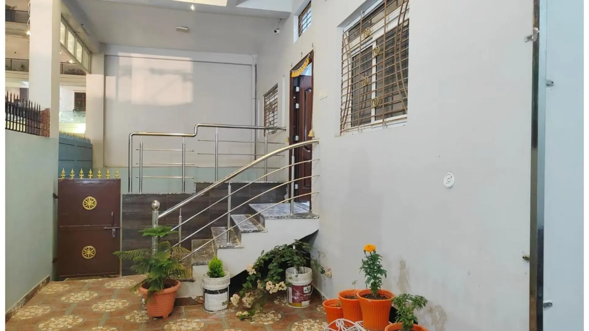Hotel Shree! Anand! Palace Near Banaras Railway Station - Offers Budget Rooms With Wi-Fi Facility - A Comfort Stay Guest House In 瓦拉纳西